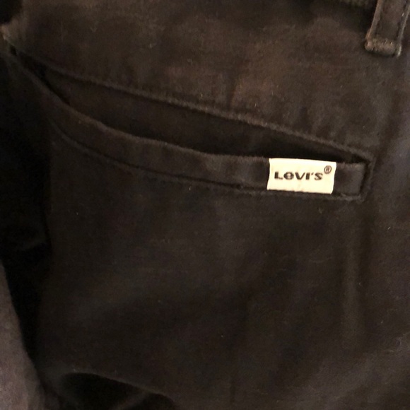 Levi's Black Cotton Cargo With Belt Shorts - Picture 3 of 16